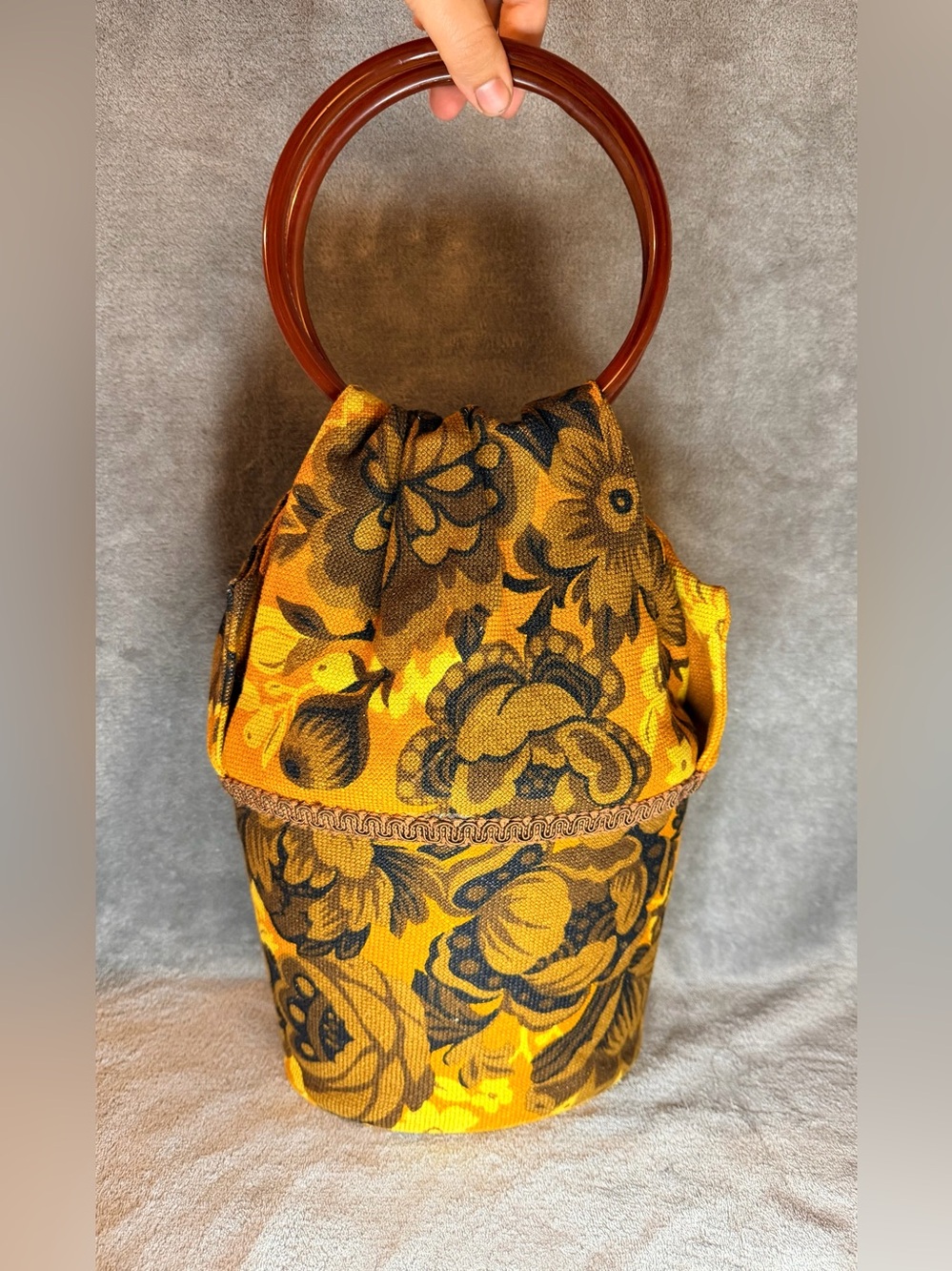 60s Homemade Floral Bucket Bag with Lucite Handles - Picture 5 of 10